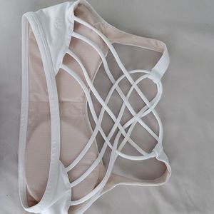 🍋EUC Lululemon White Free To Be Wild Bra Size 6